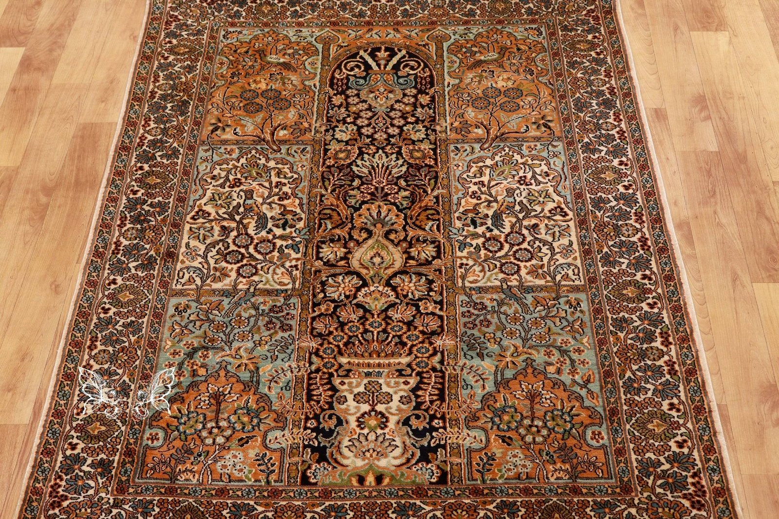 jaipur-rugs-silk-6-1.jpg Hamdaan Design Shades of Blue and Badge Silk Rug from Kashmir 4×6 Feet - Image 1